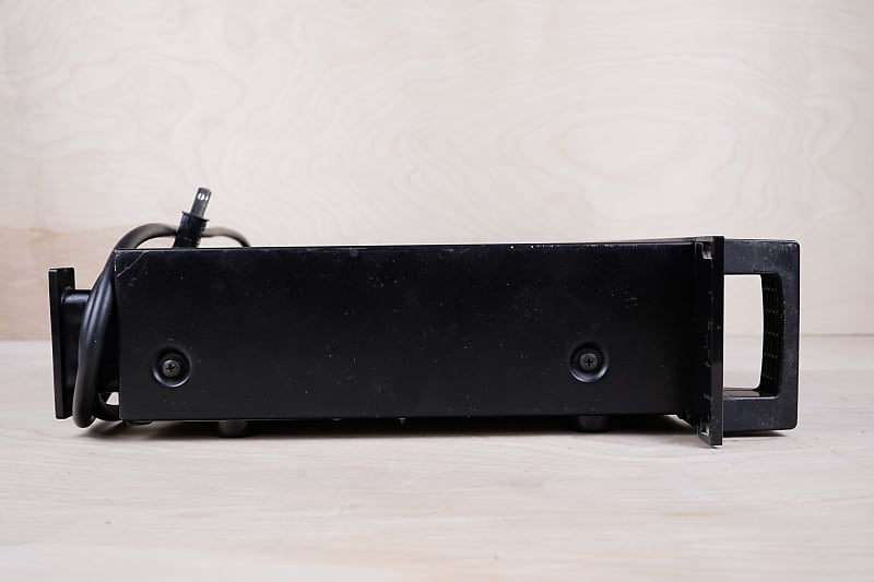 Yamaha P2040 150W Rackmount Power Amplifier Black 100V Made