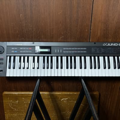 Roland Alpha Juno 2 61key PROGRAMMABLE POLYPHONIC SYNTHESIZER w/ case