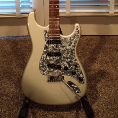 Fender American Deluxe Stratocaster with Rosewood Fretboard 2004 - 2010 - Chrome Silver image 1