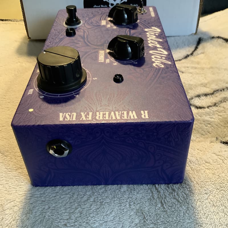 新品 未使用 R WEAVER FX Violet Vibe Uni Vibe R Weaver FX Violet Vibe pedal | Reverb