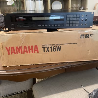 Yamaha TX16W Digital Wave Filtering Sampler 1980s - Black