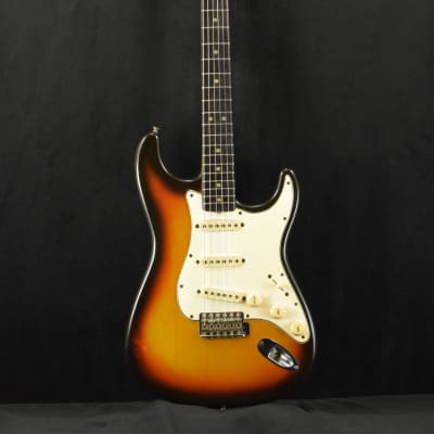 Vintage 1965 Fender Stratocaster - Sunburst All Original image 2