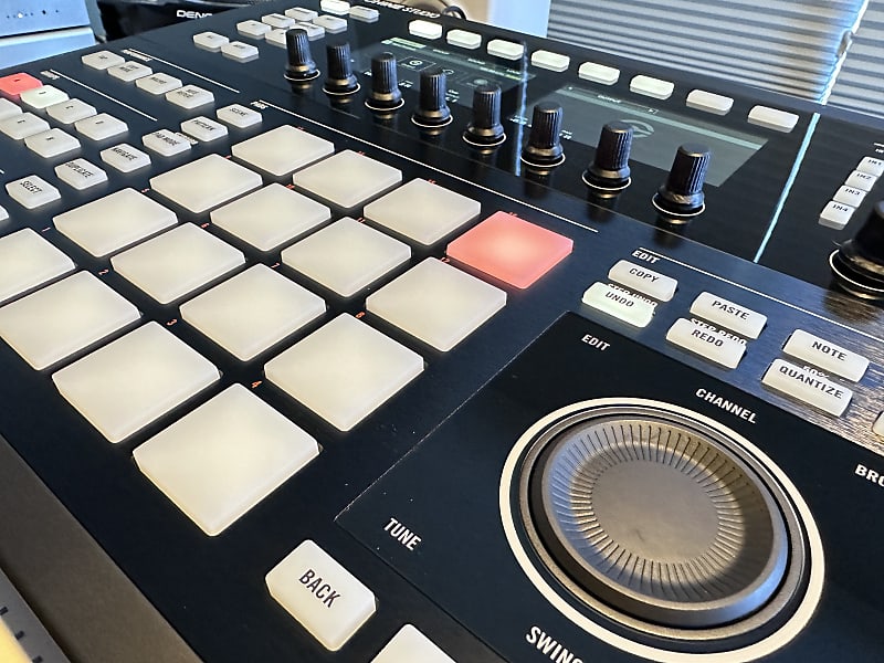 Native Instruments Maschine Studio | Reverb Canada