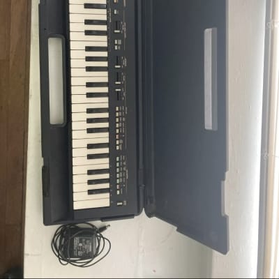 Yamaha PortaSound PS-400 80’s Vintage Keyboard Synth W/ Hard Case and Power Supply