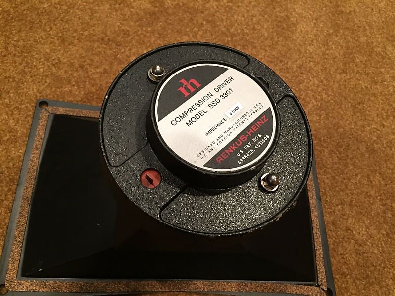 K3104 【RENKUS-HEINZ】レンカス　ハインツ SSD 3301 One pair of Renkus-Heinz SSD 3301 compression drivers with