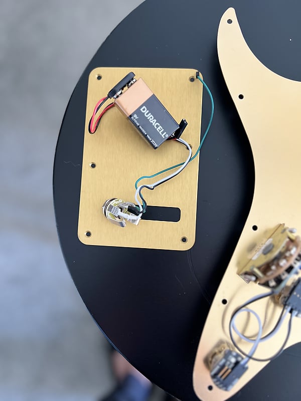 Fender Loaded Pickguard EMG 81 85 Set Anondized Gold HH