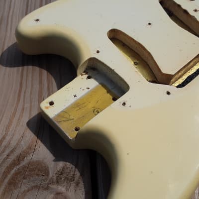 1966 Fender Mustang guitar body original white imagen 3