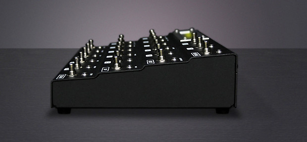 Fractal Audio MFC-101 Mark III MIDI Foot Controller for AXE Fractal Audio MFC-101 Mark III MIDI Foot Controller for AXE