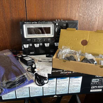 Roland GR-55 gr-55gk Guitar Synth w/ box, GK-3 Pickup, GK cable, power supply