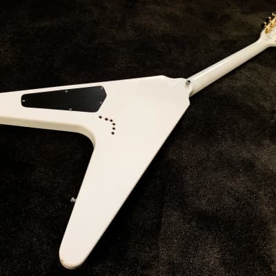 Dean V Custom (2019) - ヴィンテージホワイト Dean Guitars ブースレポート | NAMM 2019 Report | クロサワ楽器