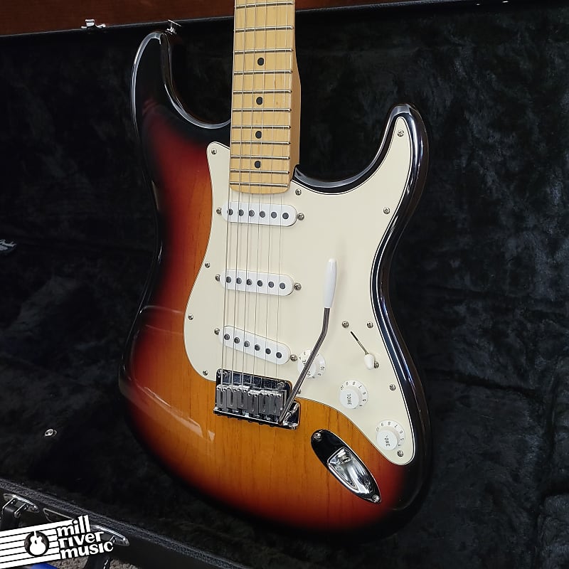 Fender American Standard Stratocaster Sunburst w/ Case 2003 Used
