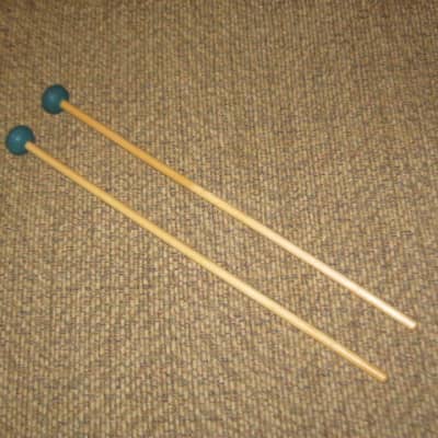 one pair new old stock A+ Mike Balter MB5B (5B) Medium Hard Keyboard Mallets - 1" diameter Oval Dark Green Rubber HEADS and Natural Birch HANDLES (for Marimba, Xylophone) mid to late 1990s (+ packaging) Unwound Series image 9