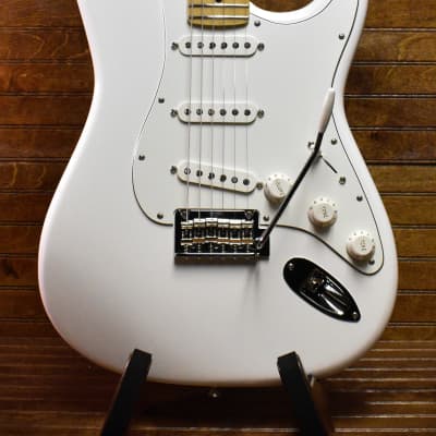 Fender Player Stratocaster MN Capri Orange - Eastport Music Scene