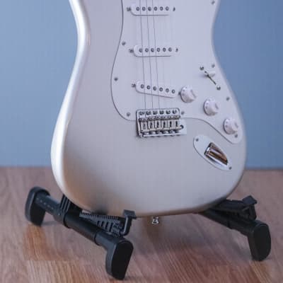 Fender H.E.R. Stratocaster Chrome Glow DEMO image 3