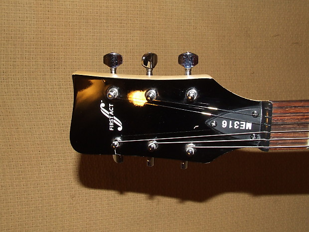 First Act ME 316 Electric 2000 s Black White Cool Vintage Body Shape Guitar