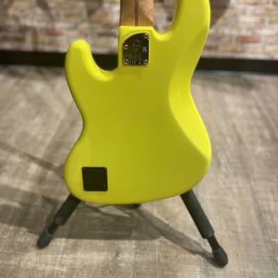Fender Mono Neon Jazz Bass V - Neon Yellow image 5