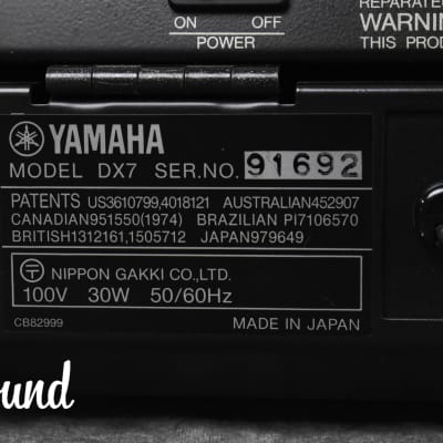 YAMAHA DX7 Digital Programmable Algorithm Synthesizer  W/ Hard Case in Very Good image 21