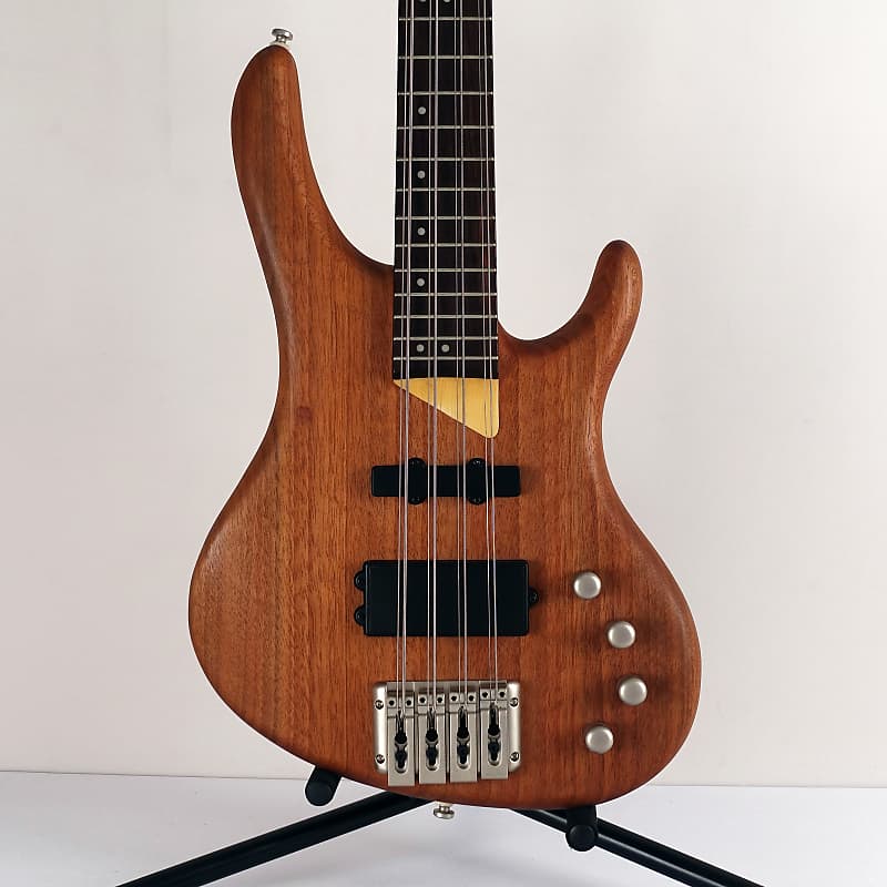 2002 Washburn RB-2802 8 String Bass Natural with Hardshell 2002 Washburn RB-2802 8 String Bass Natural with Hardshell