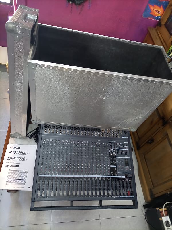 Yamaha EMX 5000 20 channel power mixer 2 Units effects + Reverb