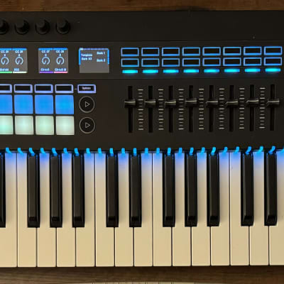 NOVATION 61SL MKIII MIDI Controller with 8 Track Sequencer
