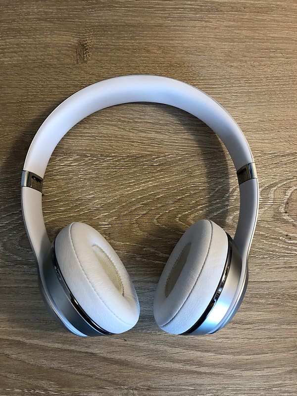 Beats by Dre Solo 2 Wireless On-Ear Headphones - Silver image 1
