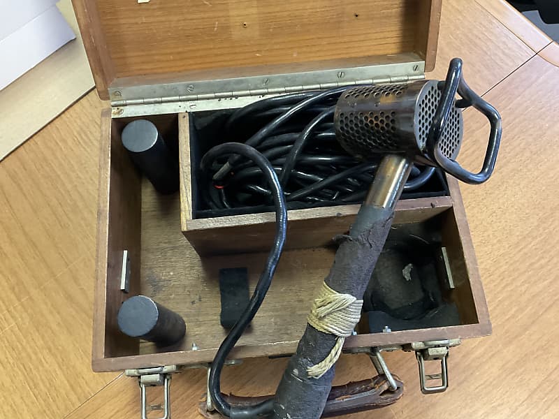 BBC L2 (STC4104 A) Lip Ribbon Microphone 1955 BBC RARE Reverb Canada