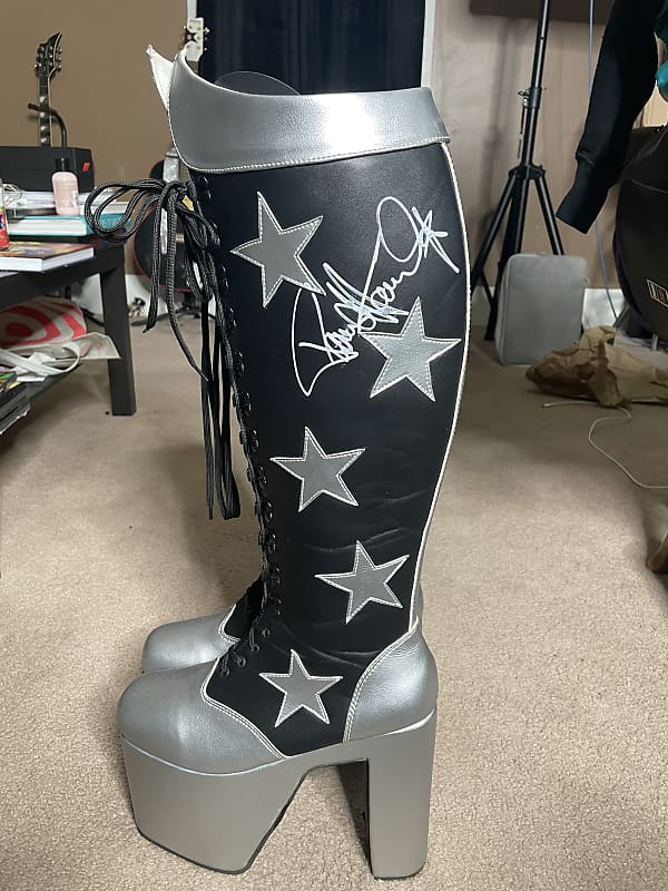 KISS these boots: Syracuse shoe guy repairs Paul Stanley's