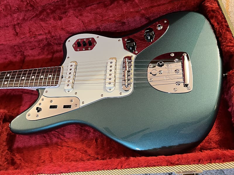 2023 Fender Jaguar Sherwood Green, Matching headstock bound