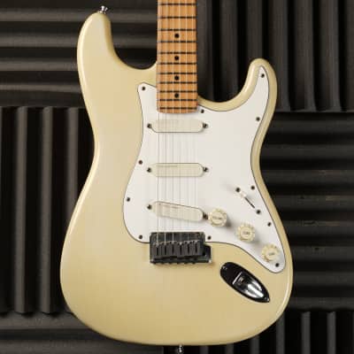 Fender Strat Plus Deluxe with Maple Fretboard 1994 - Vintage Blond for sale