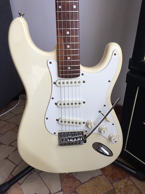 Kingston stratocaster hotsell