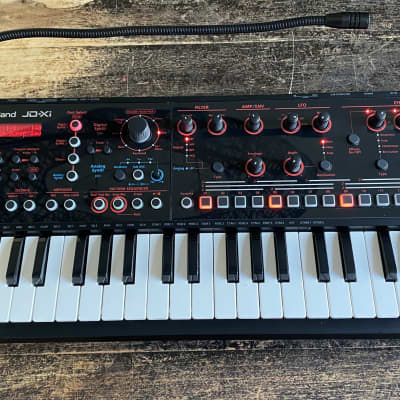 Roland JD-Xi 37-Key Analog/Digital Crossover Synthesizer Analog
