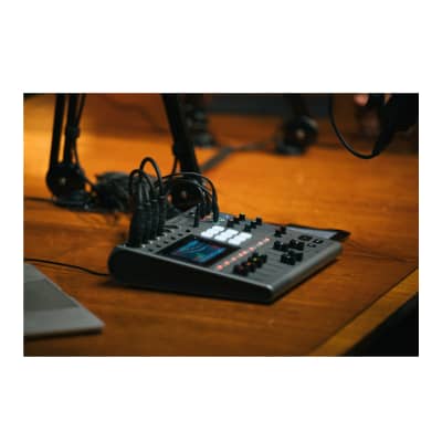 Zoom PodTrak P8 Podcasting Recorder image 8