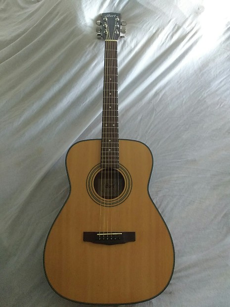 Cort AF-550 TF Acoustic Guitar with soft case. Spruce top