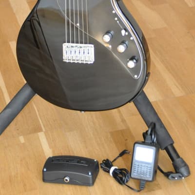 LINE 6 Variax 300 Black / Modelling Electric Guitar/ from