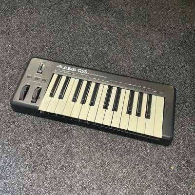 Alesis Q25 25-Key USB MIDI Controller Keyboard 2010s - Black