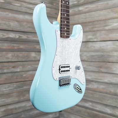 Fender Limited Tom Delonge Stratocaster - Daphne Blue (44913-C2A2) image 3