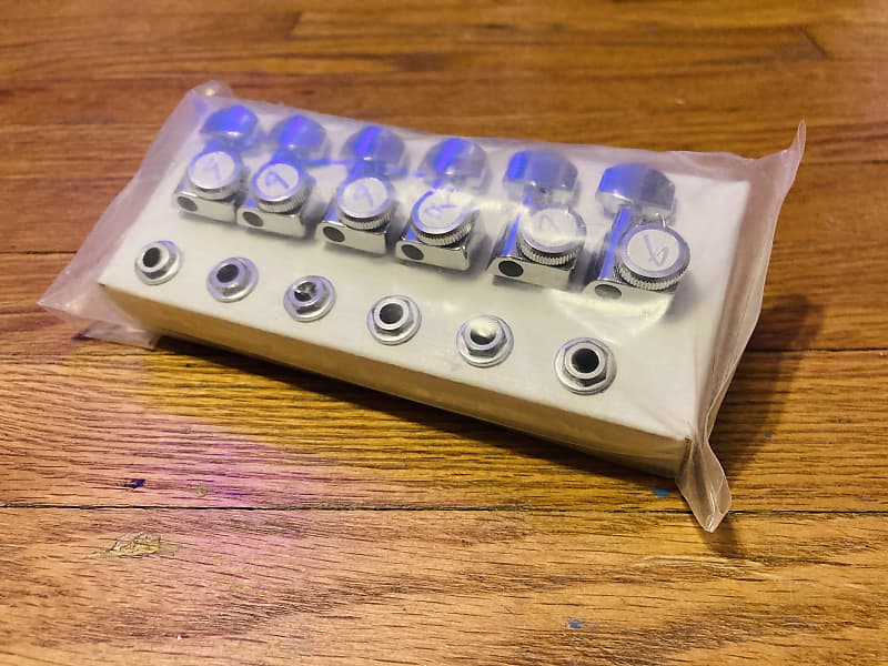 Fender Locking Tuners NONSTAGGERED Chrome Reverb