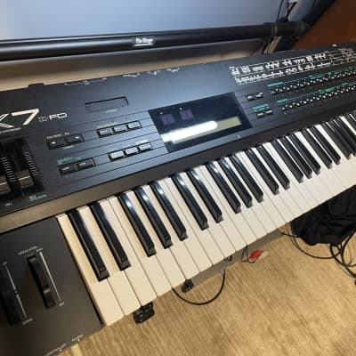 Yamaha DX7IIFD 61-Key 16-Voice Digital Synthesizer with Floppy Drive