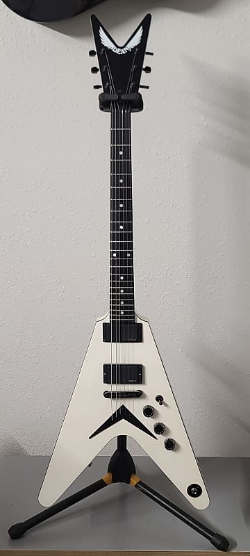 Dean V Custom (2019) - ヴィンテージホワイト Dean V Custom (2019