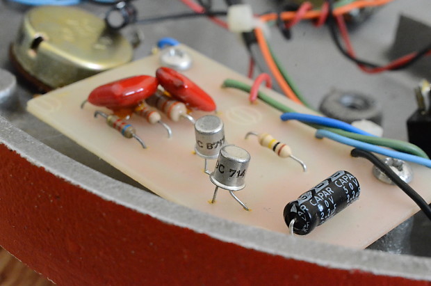 Dallas Arbiter Crest Audio Fuzz Face by Dave Fox 1980s Red Dallas Arbiter Crest Audio Fuzz Face by Dave Fox 1980s Red
