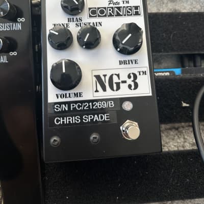 Pete Cornish NG-3 Battery-Free Fuzz | Reverb