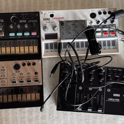 Set of Volca Korg (3 synths  + volca mix) + AC adapter + cables