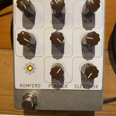 Reverb.com listing, price, conditions, and images for pladask-elektrisk-romferd
