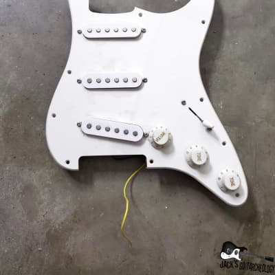 Stratocaster SSS Loaded Pickguard #30 (1990s White) image 5