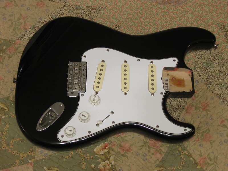 '80 Fender JAPAN ST62ボディ s-l400.jpg