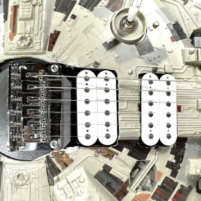 Millennium Falcon Star Wars electric guitar made from an old toy The Rebel 2023 - Plastic image 3