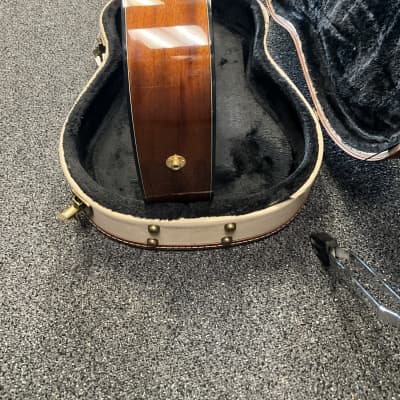 Alvarez AC60SC classical-electric guitar 2004 discontinued model in excellent condition with beautiful vintage hard case and key included. image 9