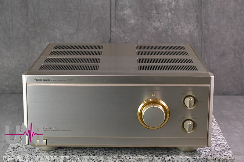 PIONEER  A-09 Integrated Amplifier in Very Good Condition  			