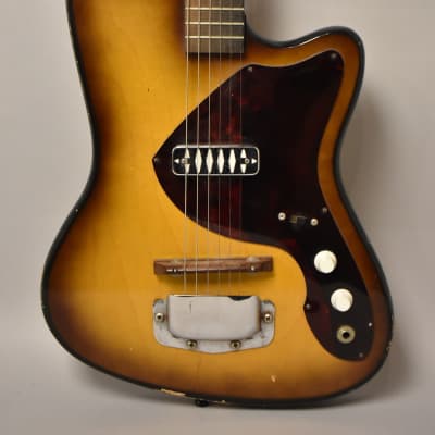Airline Bobkat Sunburst 1966 | Reverb