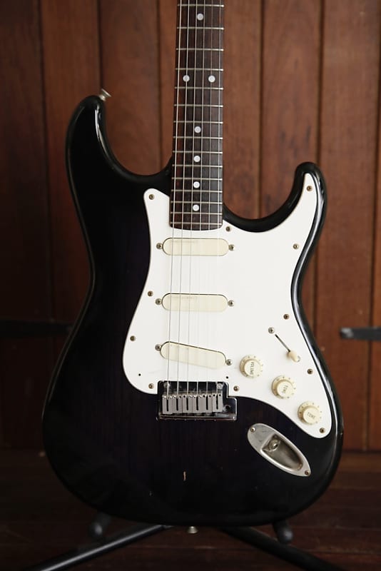 世界を買える 海外ブランド Fender Japan STR-85LS Stratocaster Guitar Translucent Black ギター